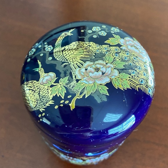 Vintage Japanese Cobalt Blue Peacock Porcelain Lidded Candle Jar - Picture 3 of 9